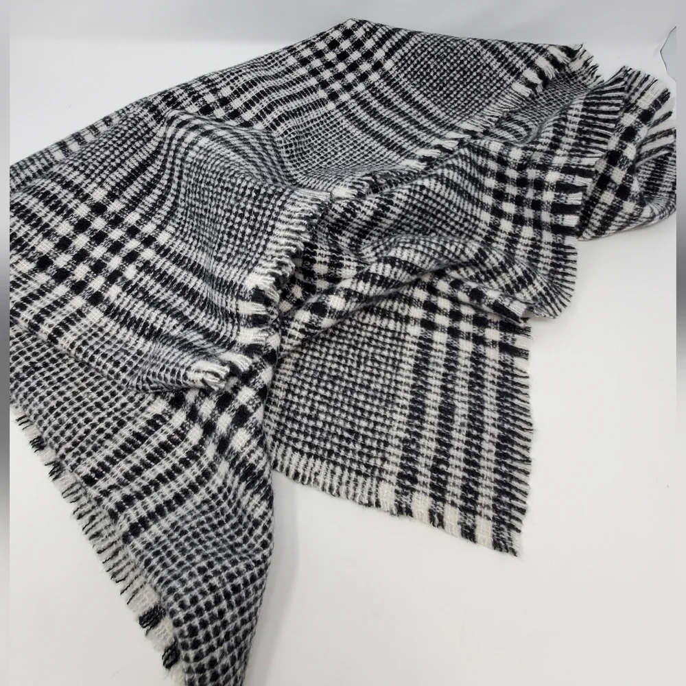 NWT OLD NAVY OVERSIZE BLANKET SCARF SHAWL WRAP BLACK & WHITE PLAID WOMEN OS